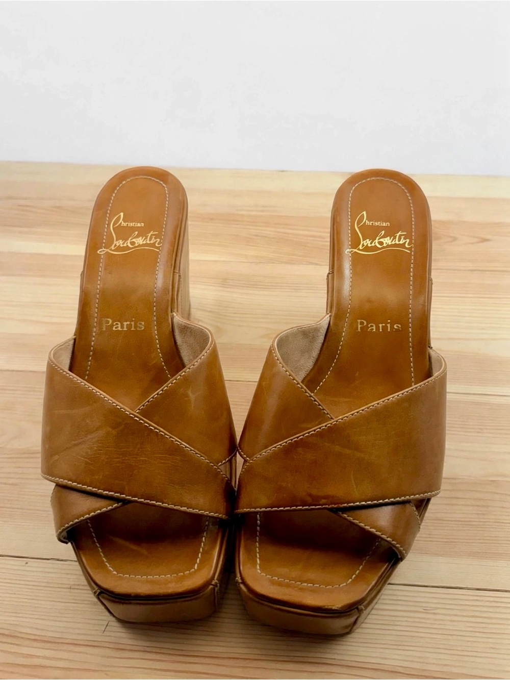 Authentic Christian Louboutin Tan Leather Wedge Sandal. 37.5/ 7.5 US Vero Cuoio